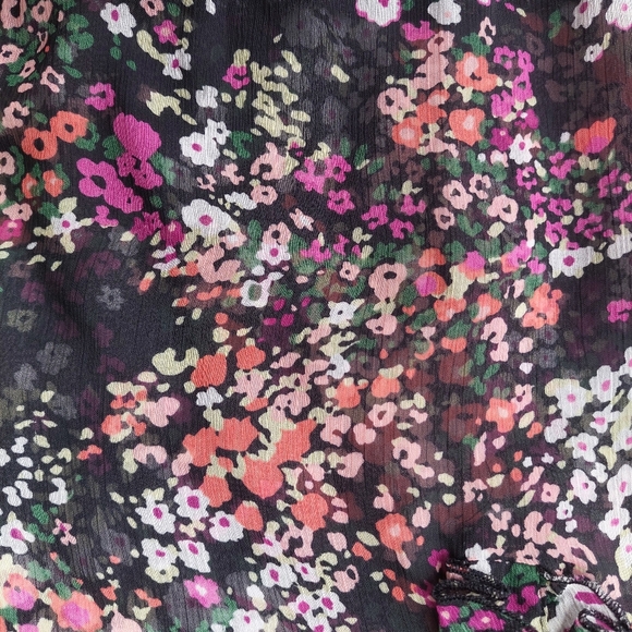 Floral Ruffle Blouse - Picture 6 of 7